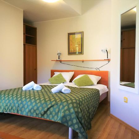 Apartments Bilic With Garden & Swimming Pool - 50M From The Beach بيشكانا أوفالا المظهر الخارجي الصورة