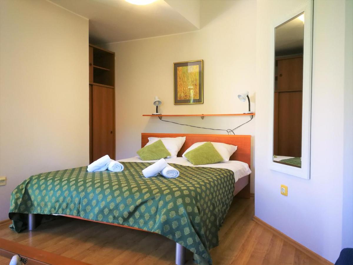 Apartments Bilic With Garden & Swimming Pool - 50M From The Beach بيشكانا أوفالا المظهر الخارجي الصورة