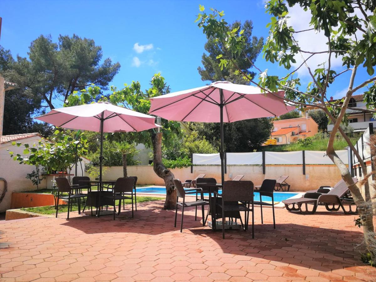 Apartments Bilic With Garden & Swimming Pool - 50M From The Beach بيشكانا أوفالا المظهر الخارجي الصورة
