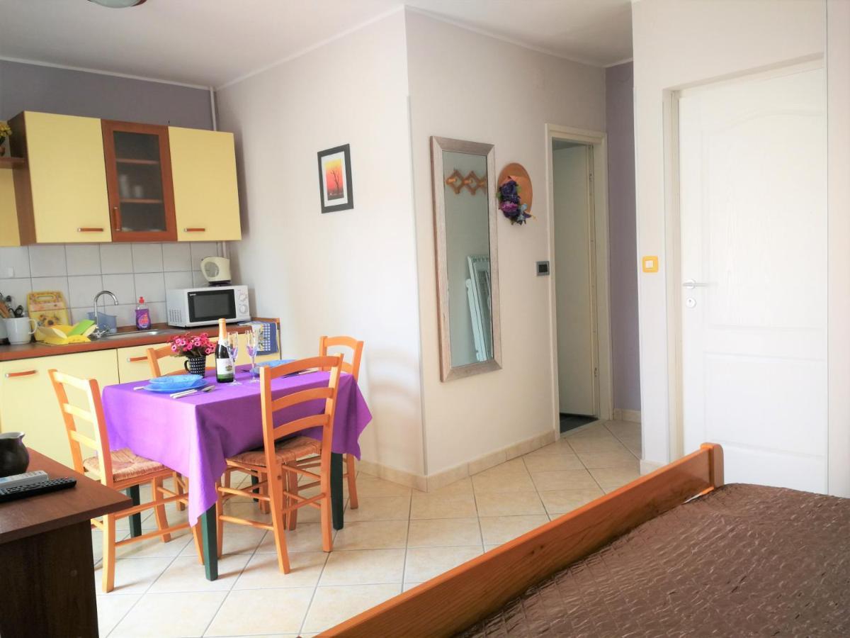 Apartments Bilic With Garden & Swimming Pool - 50M From The Beach بيشكانا أوفالا المظهر الخارجي الصورة
