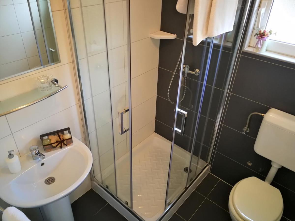 Apartments Bilic With Garden & Swimming Pool - 50M From The Beach بيشكانا أوفالا المظهر الخارجي الصورة