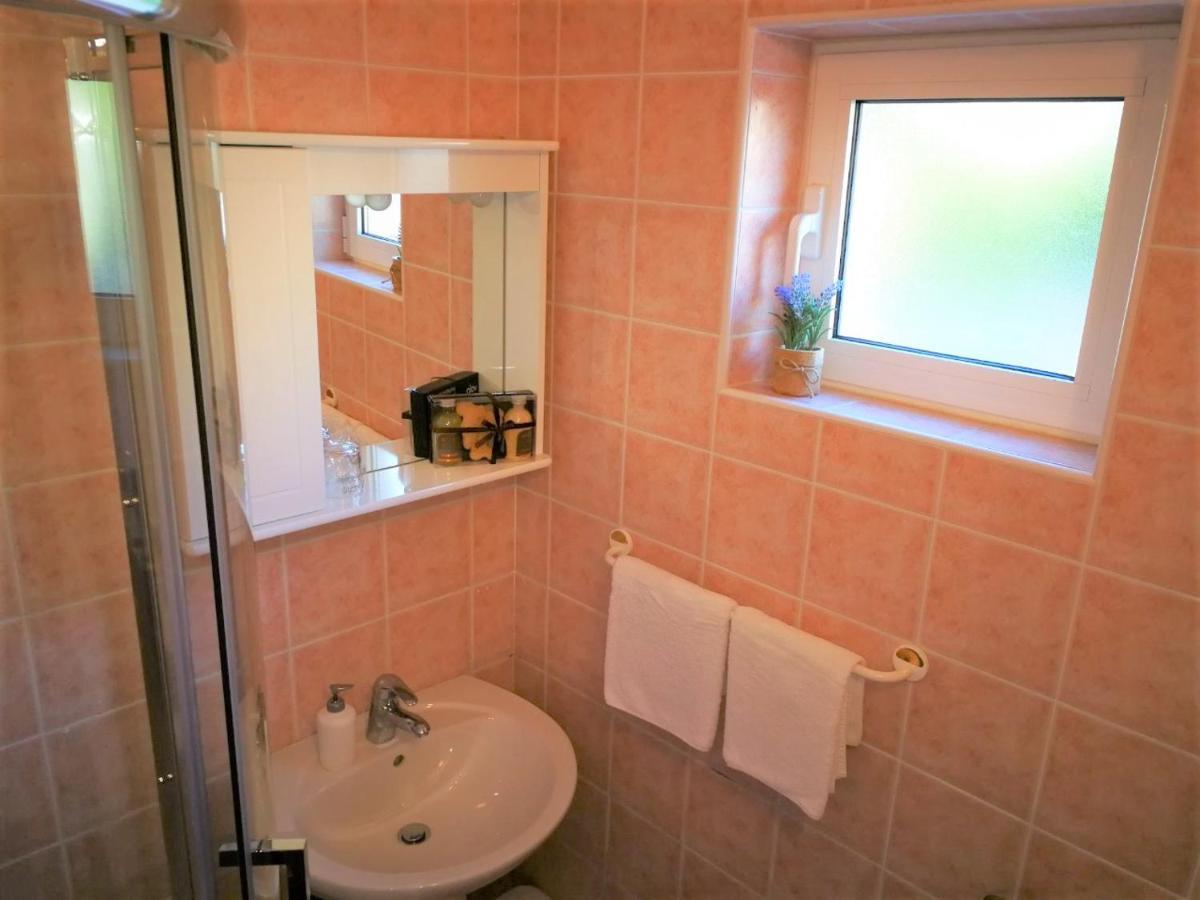 Apartments Bilic With Garden & Swimming Pool - 50M From The Beach بيشكانا أوفالا المظهر الخارجي الصورة