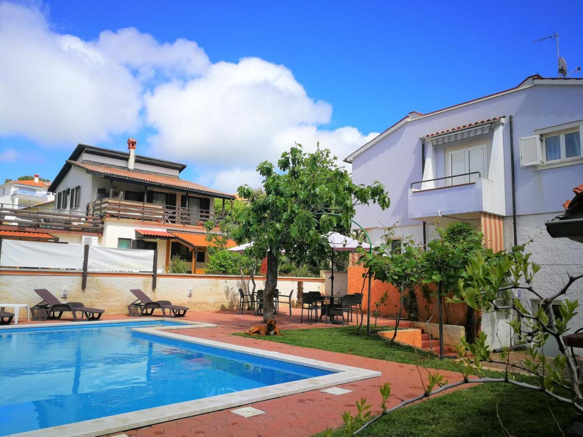 Apartments Bilic With Garden & Swimming Pool - 50M From The Beach بيشكانا أوفالا المظهر الخارجي الصورة