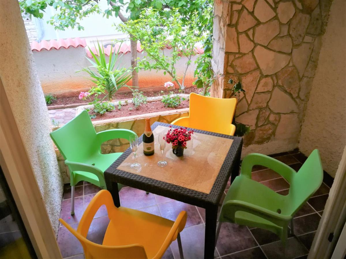 Apartments Bilic With Garden & Swimming Pool - 50M From The Beach بيشكانا أوفالا المظهر الخارجي الصورة