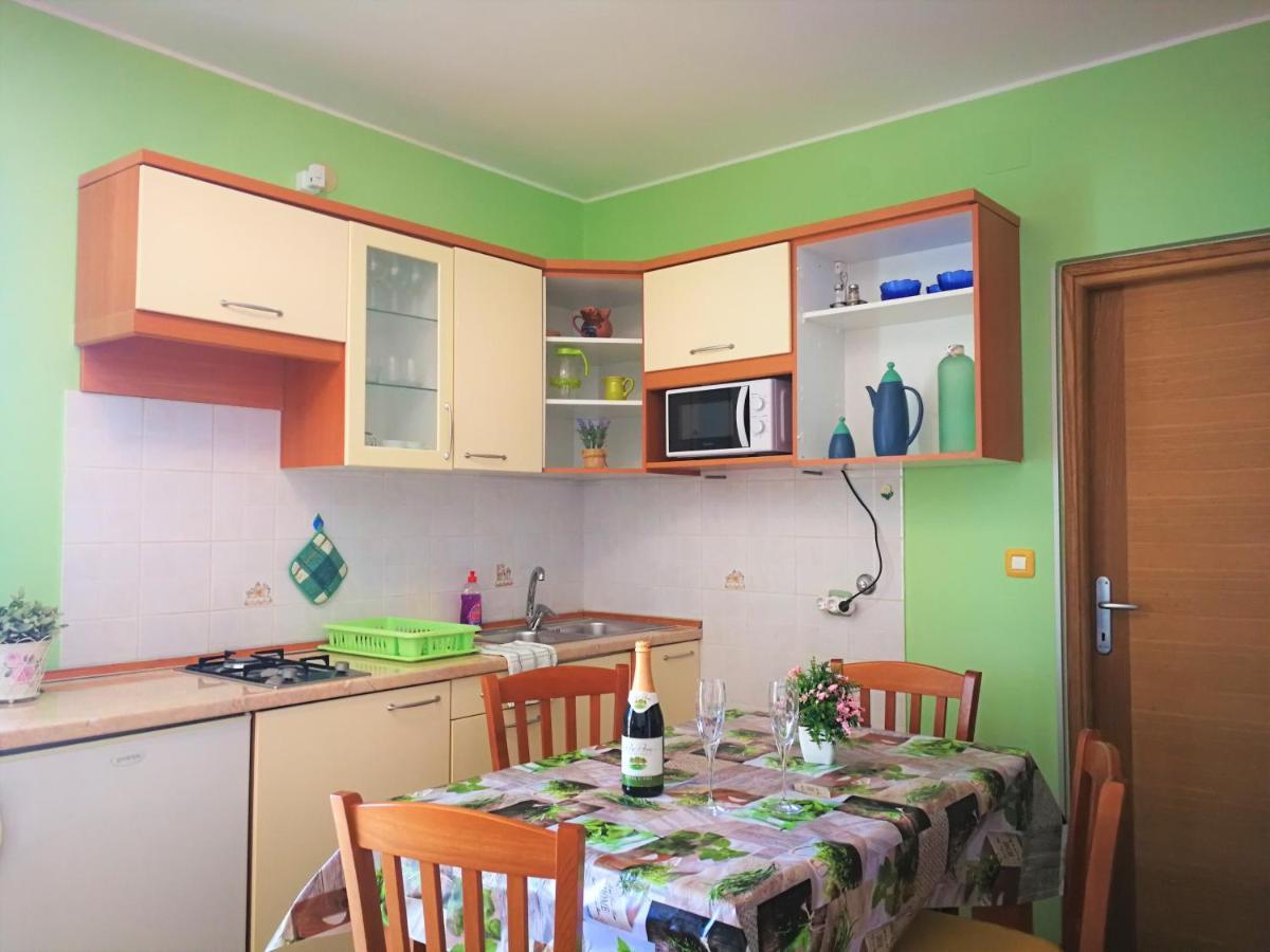 Apartments Bilic With Garden & Swimming Pool - 50M From The Beach بيشكانا أوفالا المظهر الخارجي الصورة