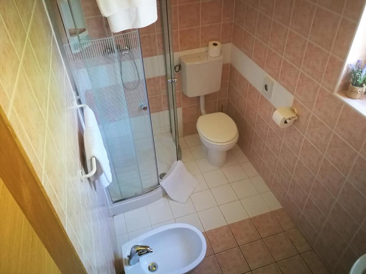 Apartments Bilic With Garden & Swimming Pool - 50M From The Beach بيشكانا أوفالا المظهر الخارجي الصورة
